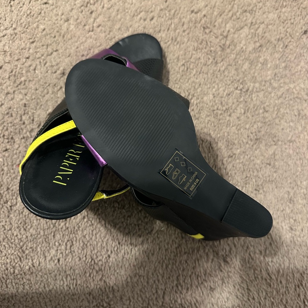 Sandals - Picture 3 of 4